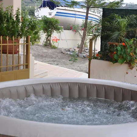 Manos House Hersonisos Гостьовий будинок Херсонісос