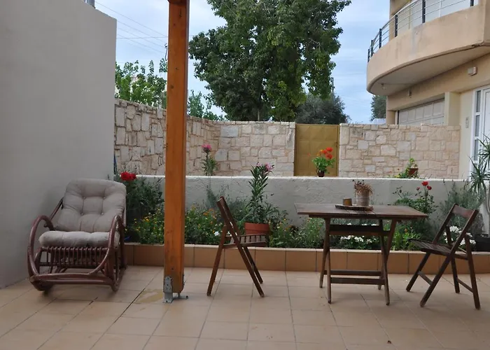 Πανσιόν Manos House Hersonisos